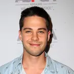 Dean Geyer Net Worth