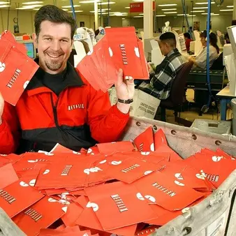 Did You Know That Blockbuster Had A Chance To Buy Netflix For $50 Million? They Chose… Poorly.