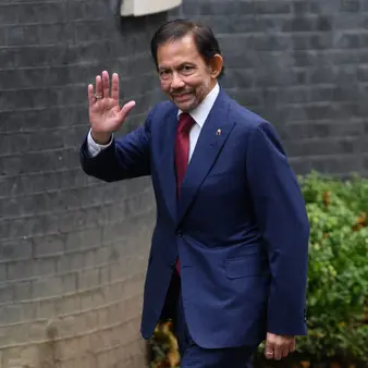 Who Was The Richest Person In The World 30 Years Ago?