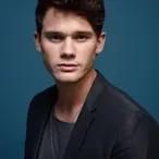 Jeremy Irvine Net Worth