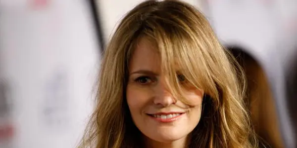 Jennifer Jason Leigh