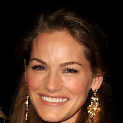 Kelly Overton