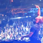 Calvin Harris Just Dethroned Tiesto To Become The Richest DJ In The World
