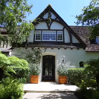 Mansion That Once Belonged To Brad Pitt And Jennifer Aniston Is Back On The Market For $44.5 Million