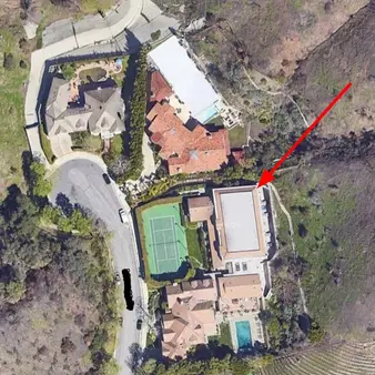 Were The Los Angeles Lakers Secretly Practicing On A Staples Center Replica Court?