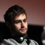 Douglas Booth Net Worth