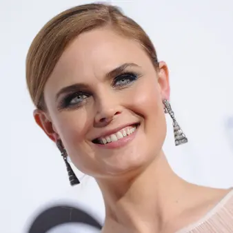 Emily Deschanel Net Worth