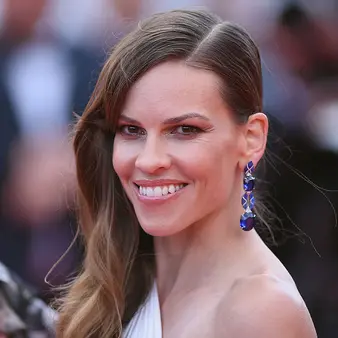 Hilary Swank Shows Us That Hollywood Isn't Immune To The Gender Wage Gap Issue