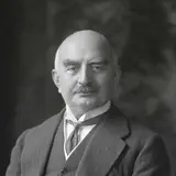 100 Years Ago, One Random Guy Owned 5% Of All Oil Found In Iraq… And YES He Died One Of The Richest People On The Planet