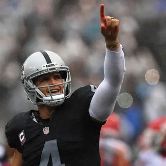 Derek Carr Signs $125 Million Deal With The Oakland Raiders
