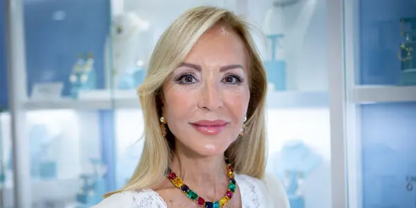 Carmen Lomana
