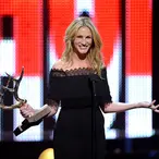 Julia Roberts Finally Sells Hawaiian Home For $16 Million, Which Is 50% Less Than Her Original Asking Price