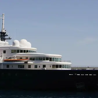 Oil Billionaire Eugene Shvidler Angers Many By Parking His Huge Yacht In Front Of The Statue Of Liberty