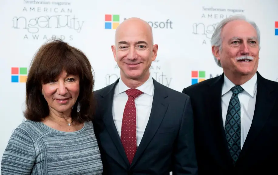 In 1995, Jeff Bezos' Parents Invested $245,573 Into His Fledgling Company "Amazon." That Was A Good Decision.