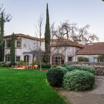 Former Star Trek Actress Jeri Ryan Lists Southern California Home For $6.999 Million