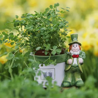 How One Brilliant Businessman Made Millions Selling People Dirt