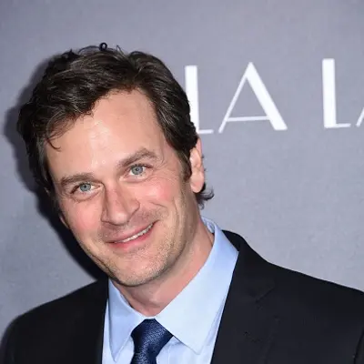 Tom Everett Scott