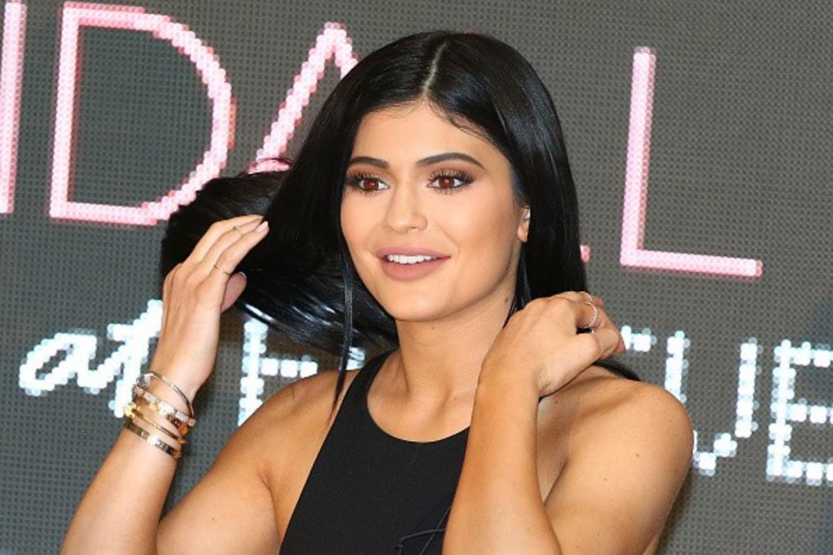 10. Kylie Jenner's Blue Hair: Tips and Tricks for Achieving the Perfect Shade - wide 3