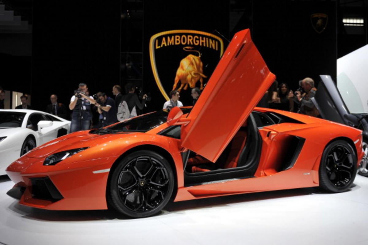 Kim Kardashian Gives Kanye West A $750,000 Lamborghini For His Birthday |  Celebrity Net Worth