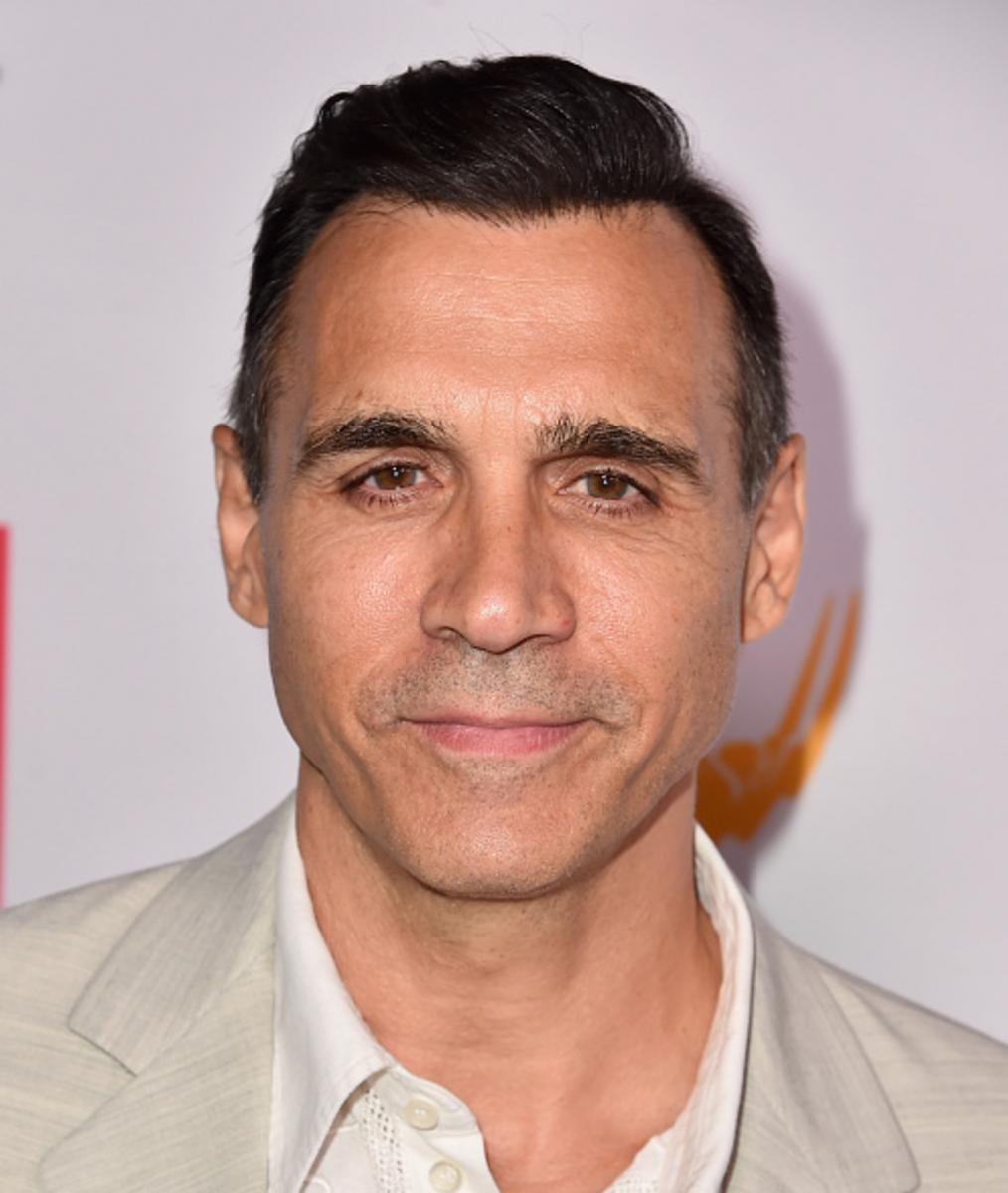 Den 65-år gammal 183 cm lång Adrian Paul i 2024