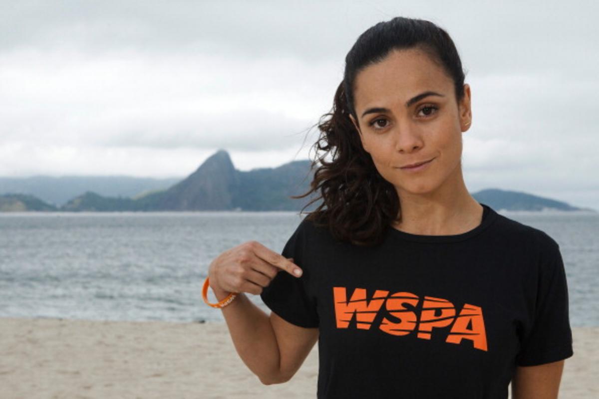 Beautiful Brazilian Actress Alice Braga: Is She Dating Someone? Or Is She Married? Husband?