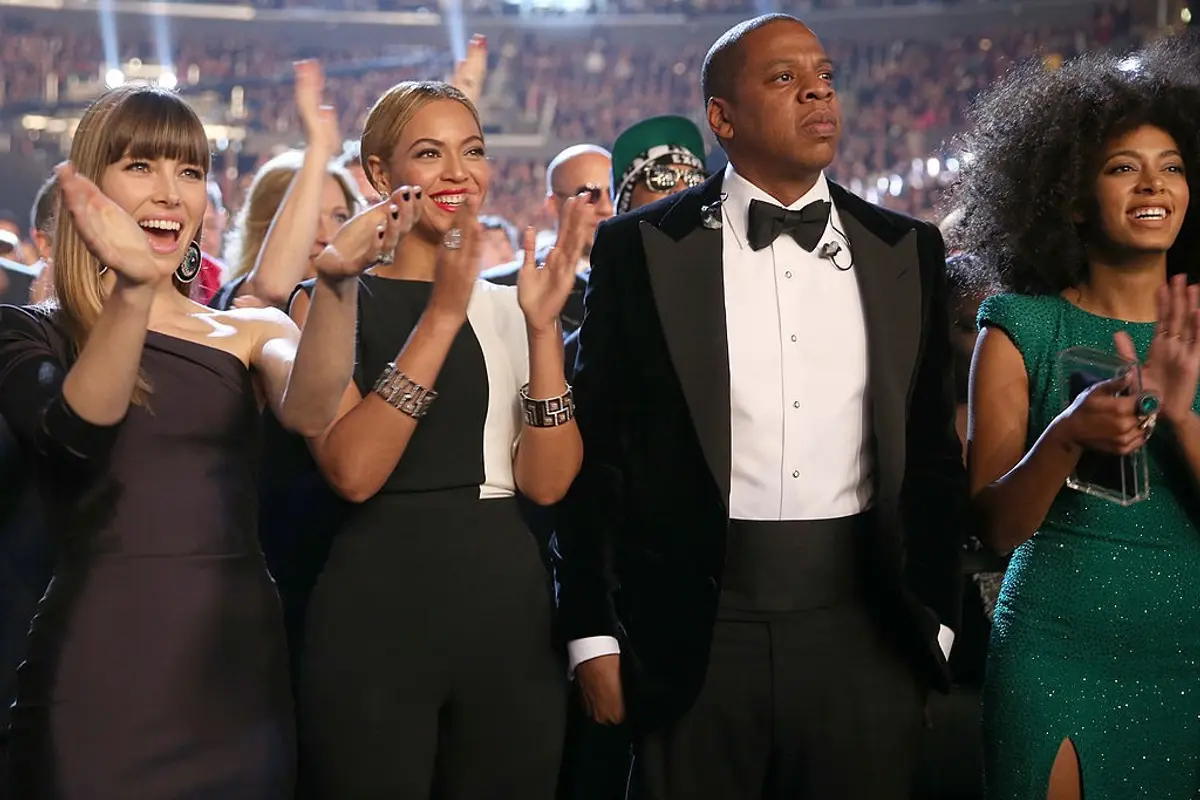 the-price-of-viral-video-how-much-tmz-is-paying-for-big-headlines-celebrity-net-worth