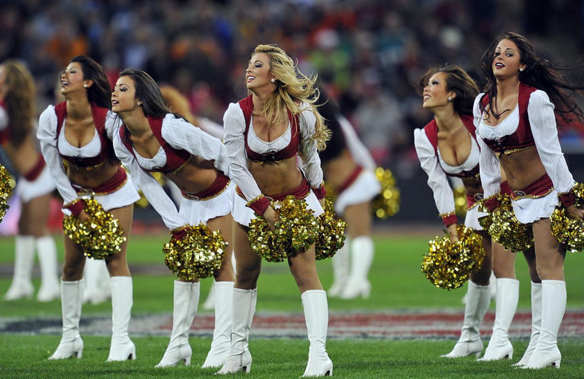 Former 49ers Cheerleader Sues NFL Over Low Wages