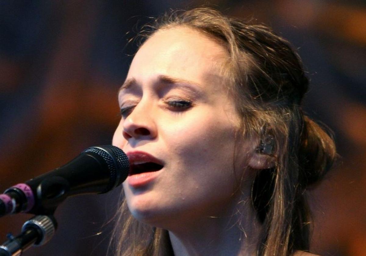 Apple pictures of fiona Fiona Apple