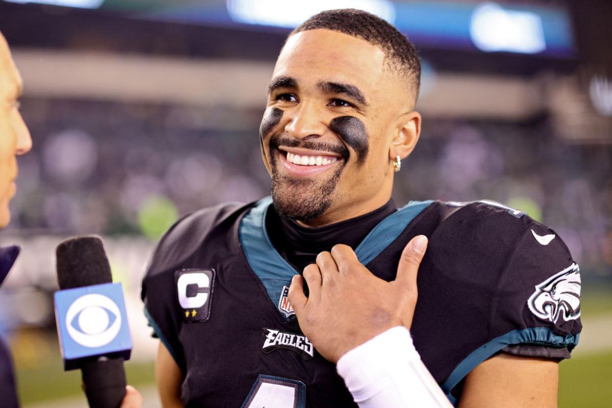 Eagles sign Jalen Hurts to extension, make him highest paid QB