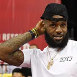 Warren Buffett Praises LeBron James' "Money Mind"
