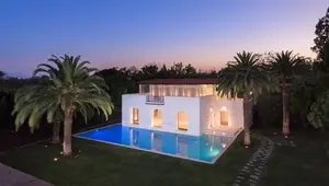 Thumbnail for Restaurateur Michael Chow Lists Museum-Esque Holmby Hills Mansion For $78 Million