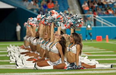 How Much Does An Nfl Cheerleader Make Nfl Cheerleader Salary Celebrity Net Worth