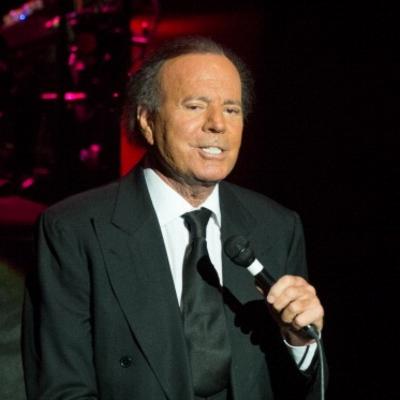 Julio Iglesias Net Worth's picture