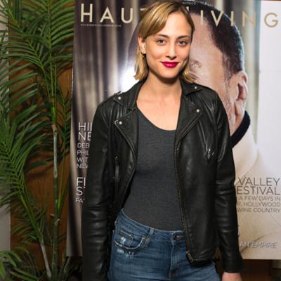 Nora Arnezeder's picture