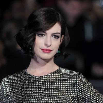 Anne Hathaway Net Worth's picture