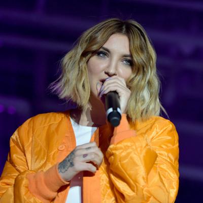 Julia Michaels Net Worth's picture