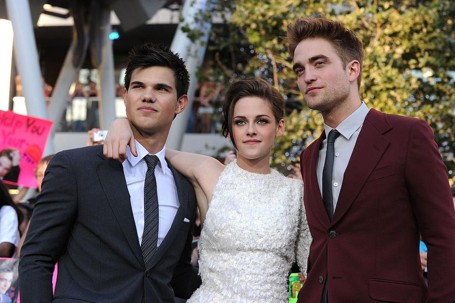 twilight cast How Much Do The Twilight Actors Make