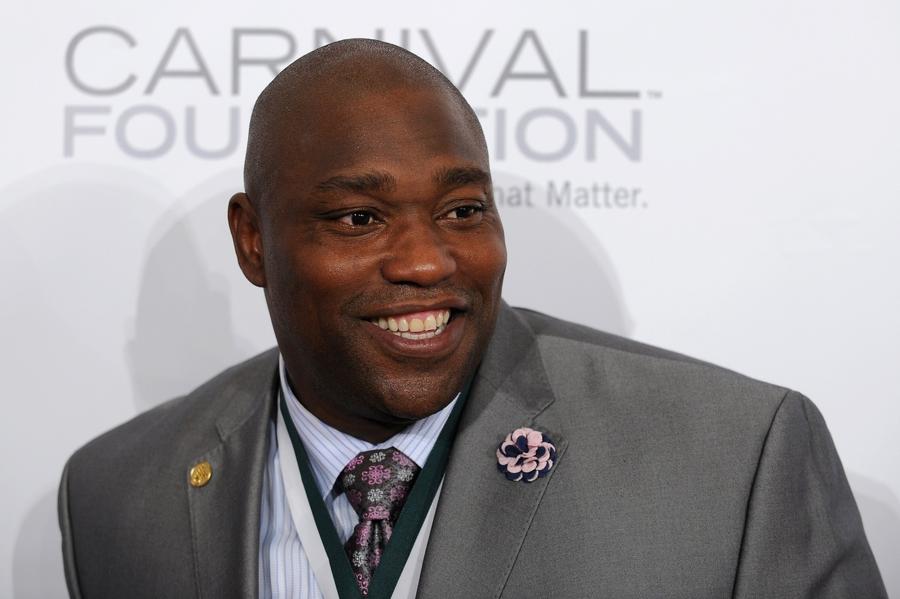 Warren Sapp files for bankruptcy, claims he's lost his Super Bowl ring