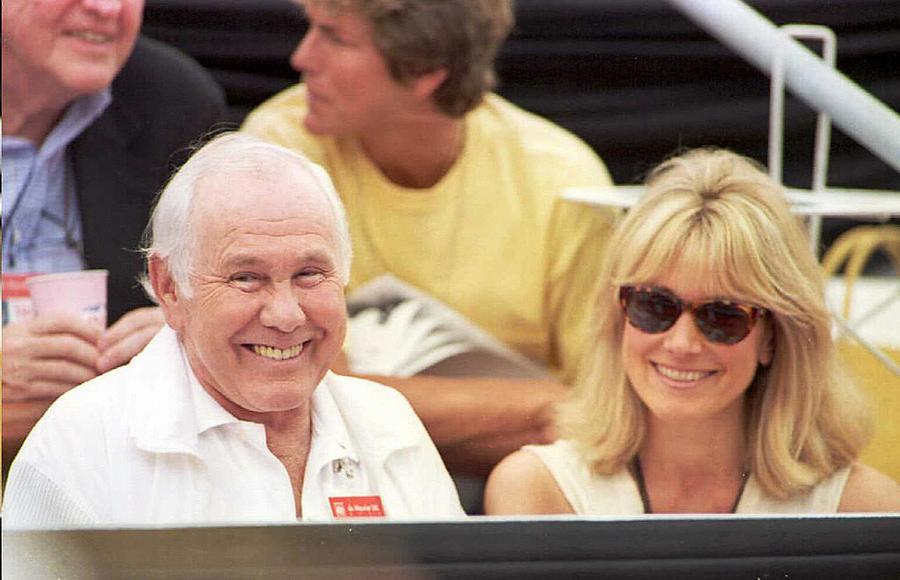 Johnny Carson, 30-year king of late night TV, dead at 79