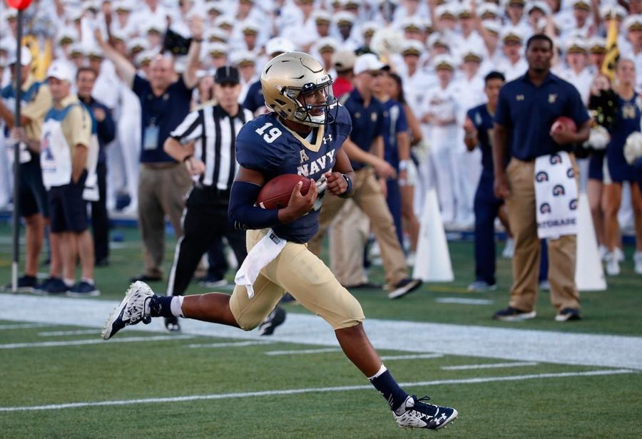 ANNAPOLIS, MD - SEPTEMBER 19: Keenan Reynolds #19 of the Navy Midshipmen rushes for his fifth touchdown in the fourth quarter against the East Carolina Pirates during their 45-21 win on September 19, 2015 in Annapolis, Maryland. (Photo by Rob Carr/Getty Images)