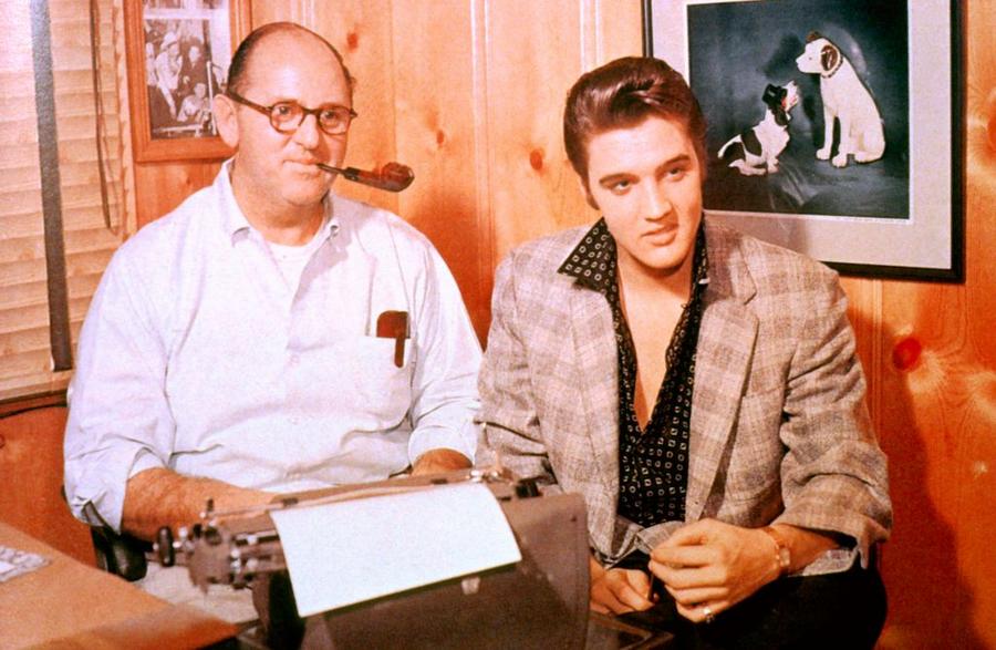 Elvis PRESLEY, con el manager Coronel Tom