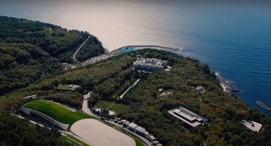 Russian Activists Post Drone Footage Of Vladimir Putin's Purported $1.4 Billion Secret Palace ...