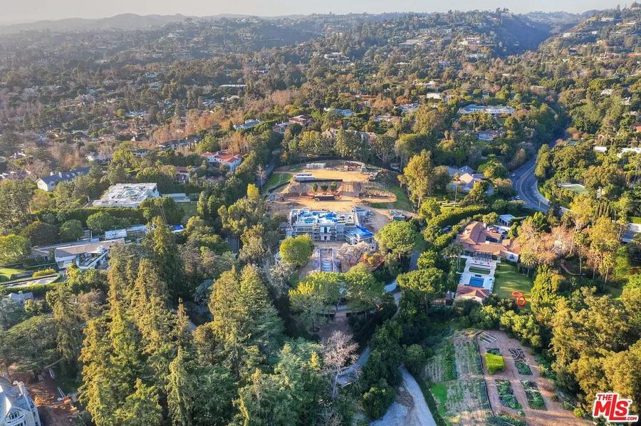 evan spiegel Evan Spiegel acaba de adquirir una propiedad sin terminar de $ 100 millones justo enfrente de la mansión Playboy
