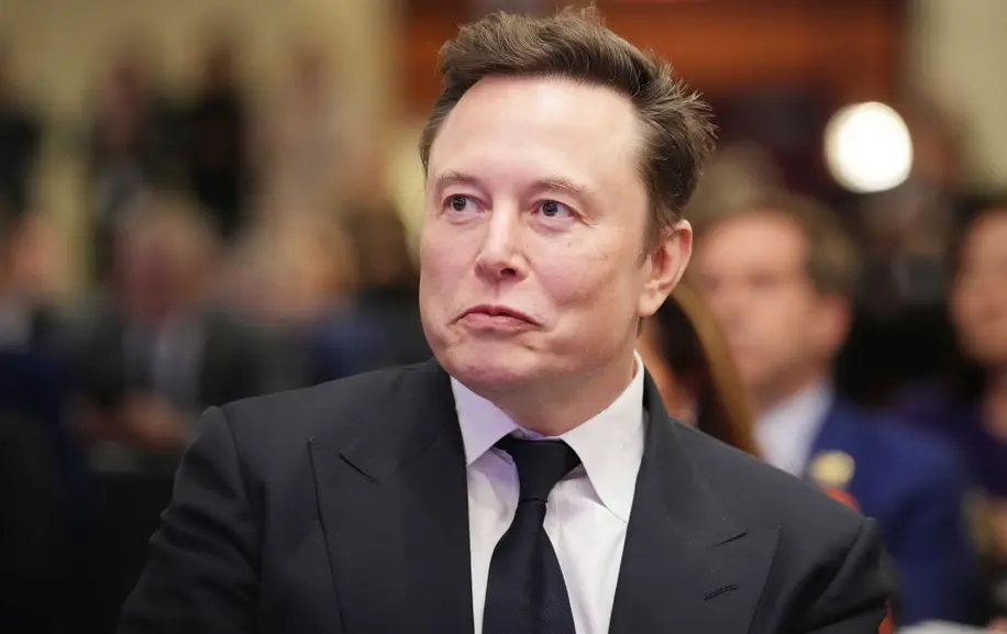 With A Net Worth of $350 Billion Elon Musk Just Broke His Own Record For Richest Person In History