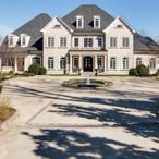 Kelly Clarkson's Tennessee Mansion Gets A $1.25M Price Cut