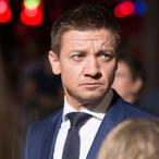 Jeremy Renner Says COVID-19 Has Reduced His Income To "Less Than Zero"