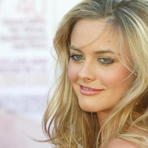 Alicia Silverstone Net Worth