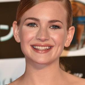 Britt Robertson Net Worth