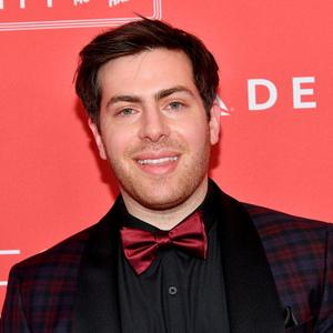 The 35-yaşında 175 cm uzunluğunda Hoodie Allen tarihli 2024