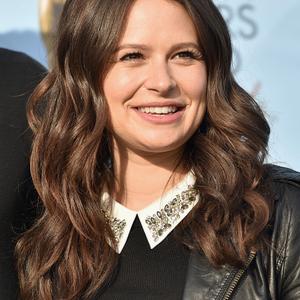 Katie Lowes Net Worth